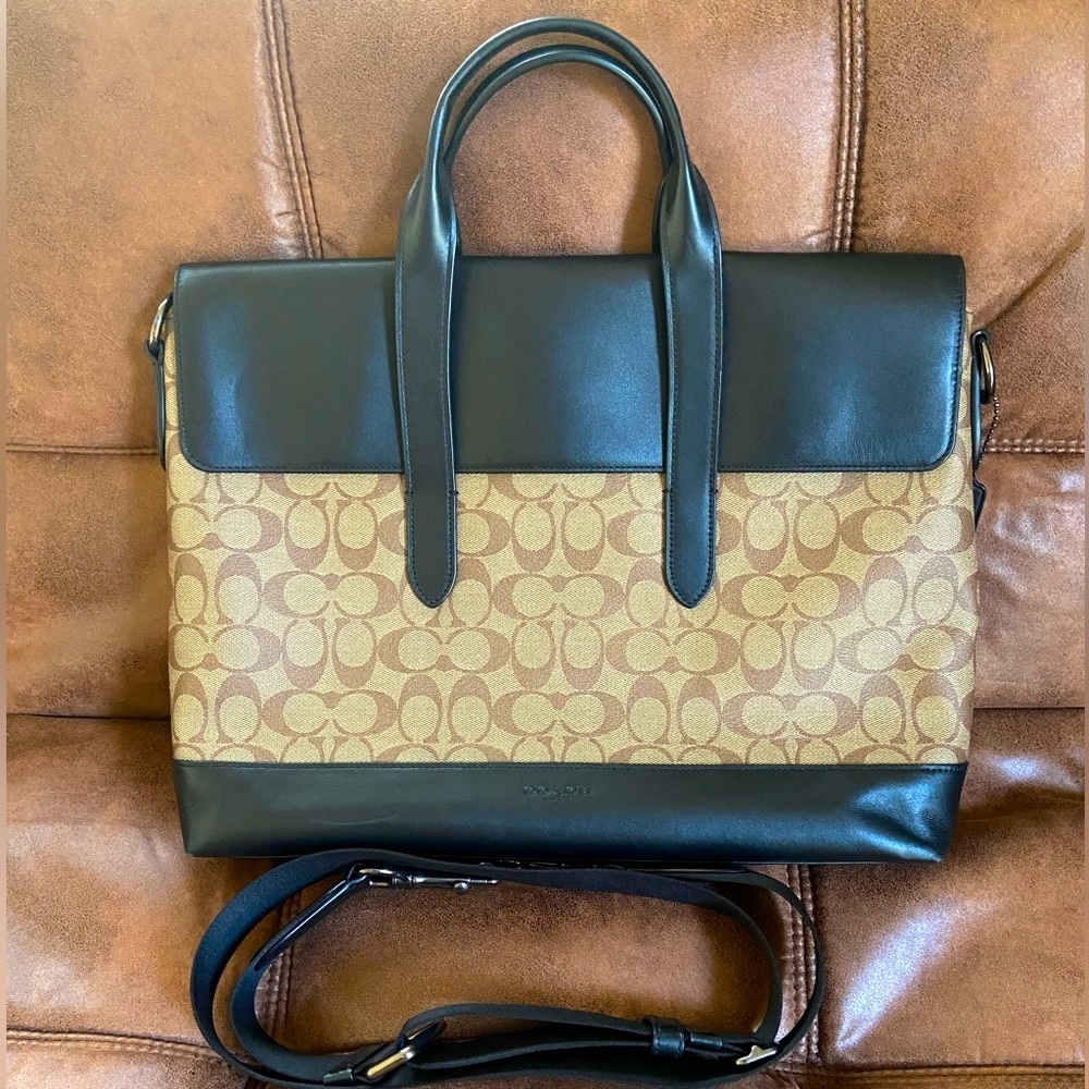 Coach tan brief in signature canvas